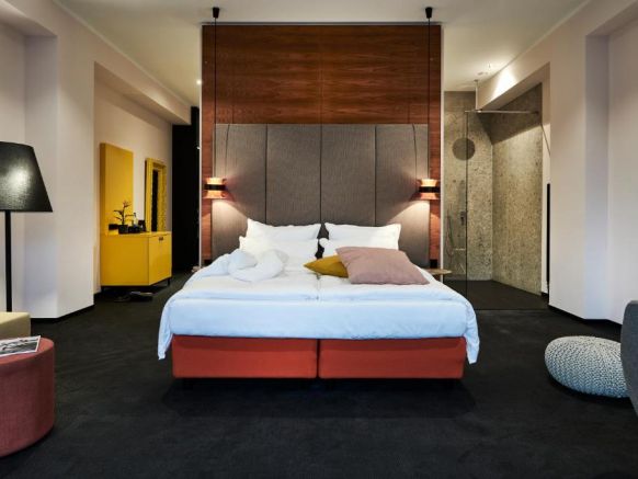 Riverside City Hotel