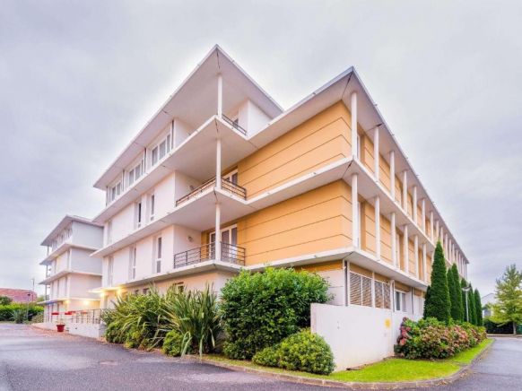 Comfort Suites Pau Idron, По