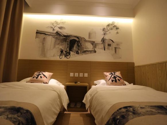 Happy dragon.Alley Hotel