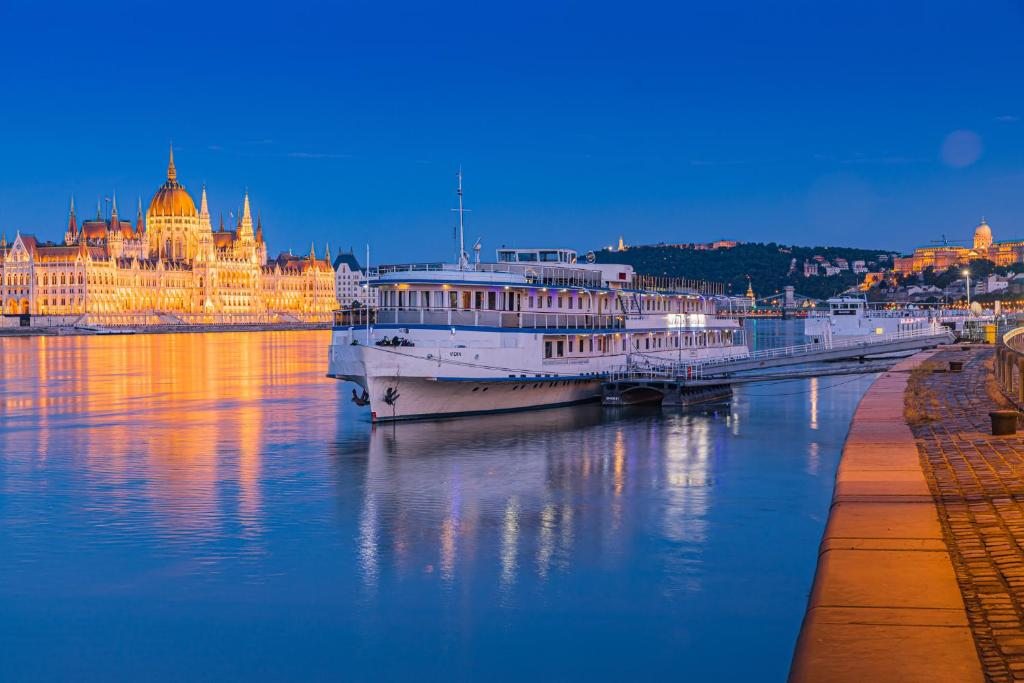 Grand Jules - Boat Hotel, Будапешт