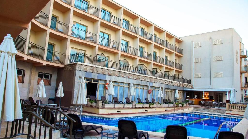 Отель Hotel Iris, Эль-Ареналь