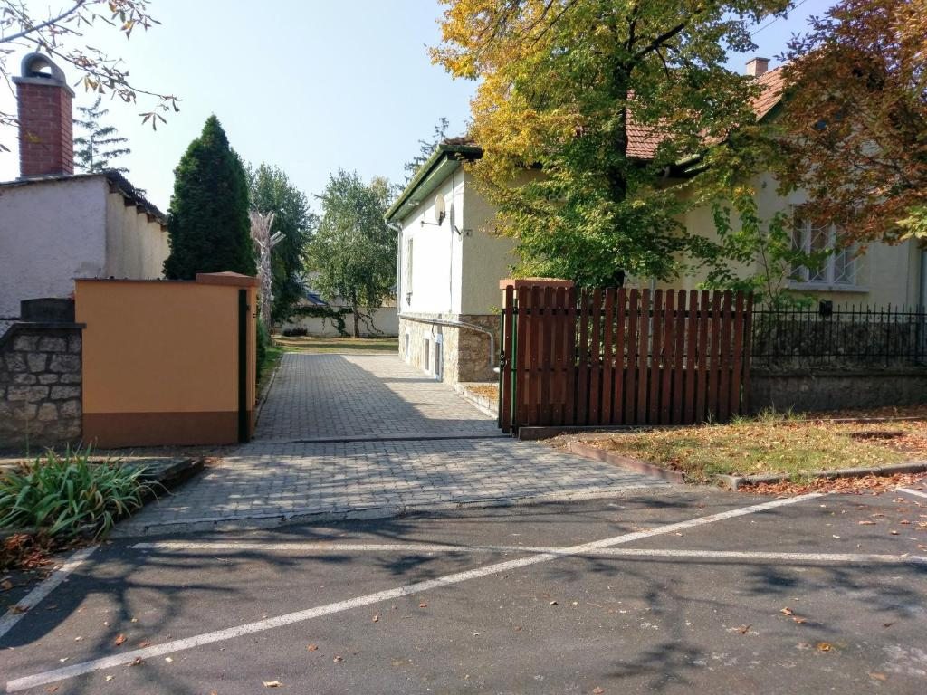 Гостевой дом Glázer-Szálló, Тапольца