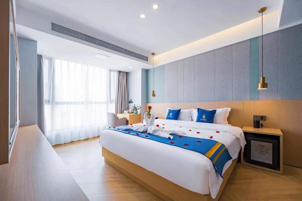 Super 8 Hotel Guangzhou West Village (Metro Station Branch), Гуанчжоу