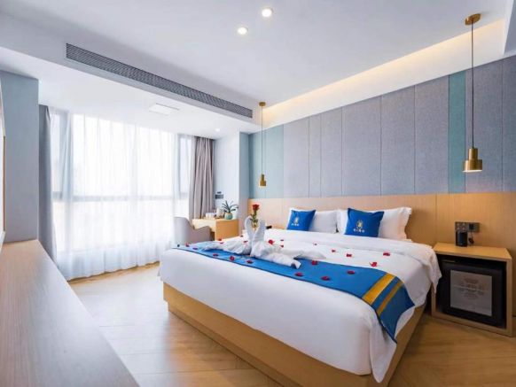 Super 8 Hotel Guangzhou West Village (Metro Station Branch)