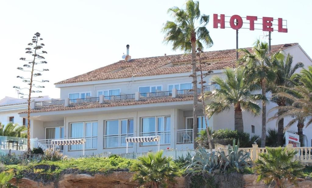 Hotel La Riviera, Альбир
