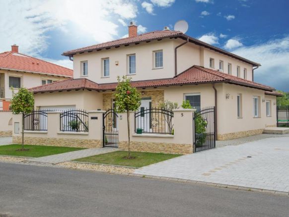 Aura Apartman, Хайдусобосло