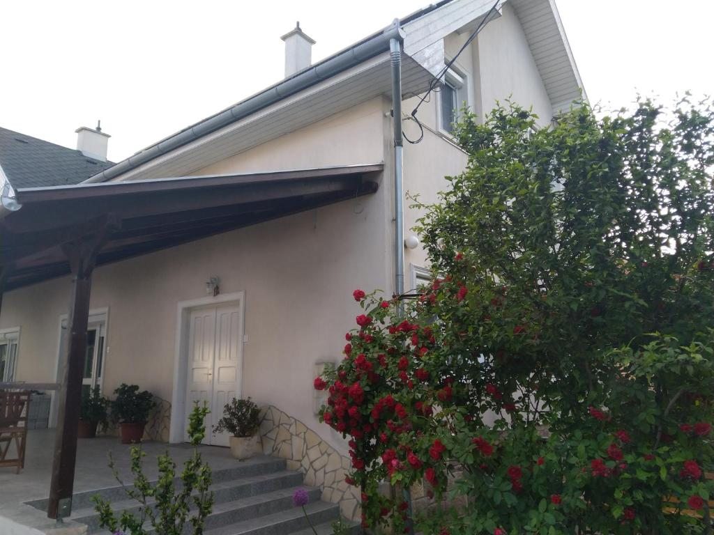 Berta Apartmanházak, Хайдусобосло