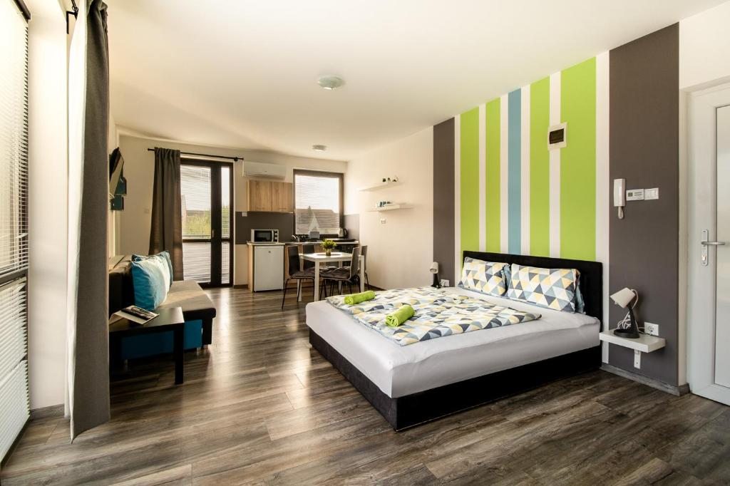 Ease Lux Apartments, Хайдусобосло