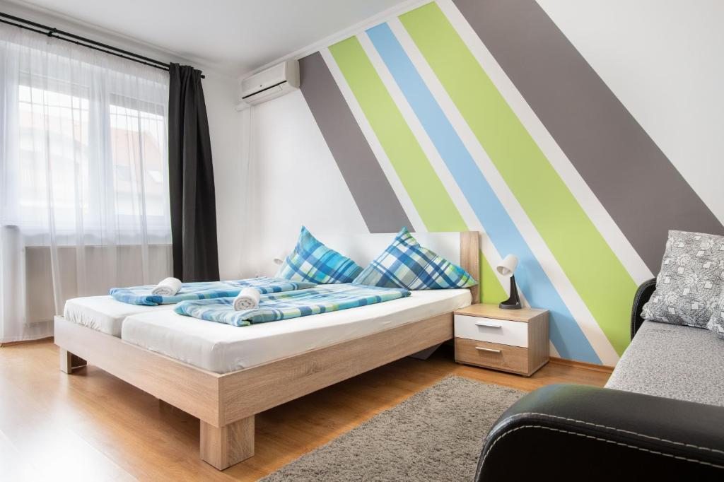 Lux Apartmanok, Хайдусобосло