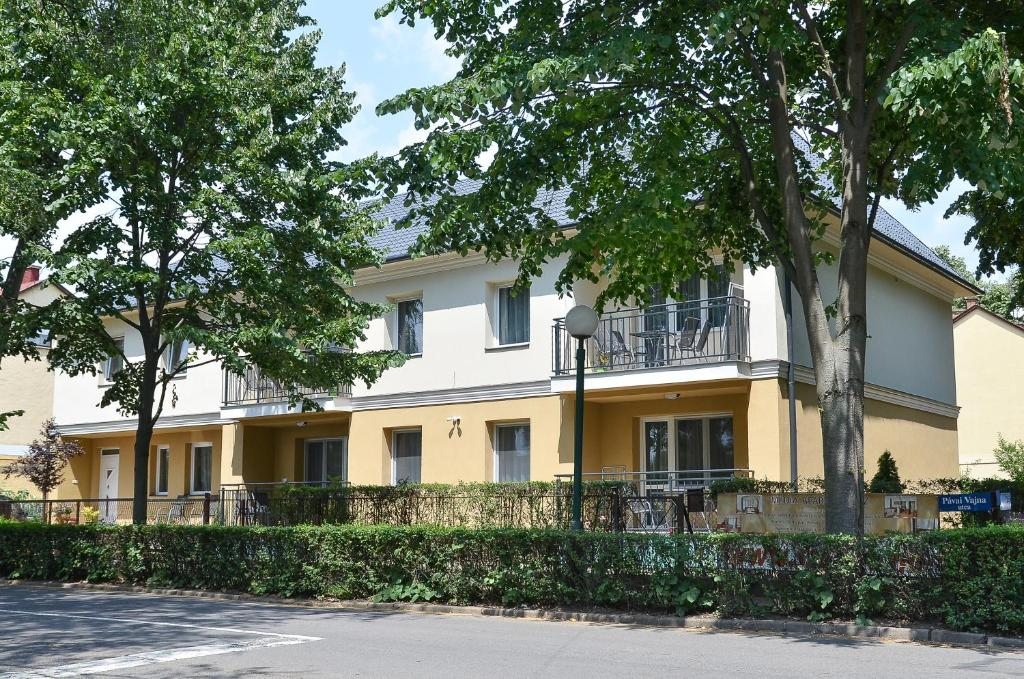 Média Panzió és Apartmanház, Хайдусобосло