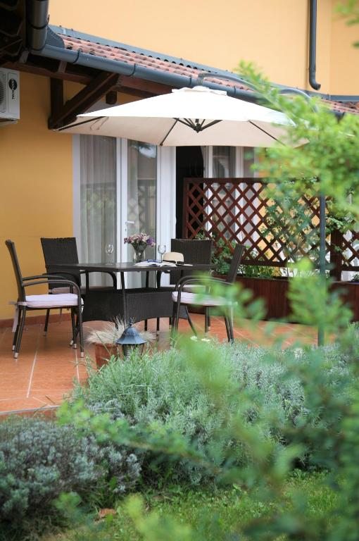 Villa Toscana, Хайдусобосло