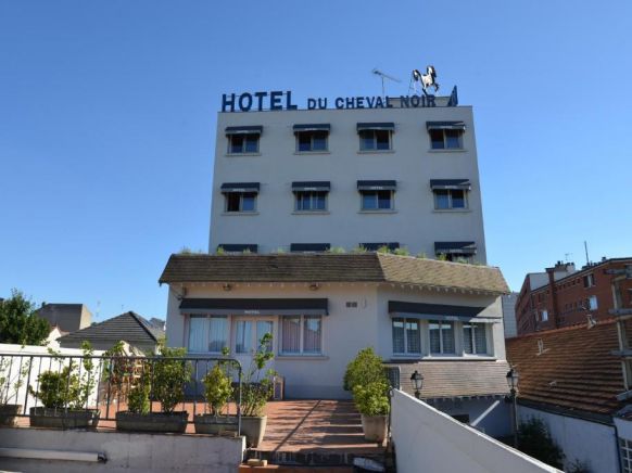 Le Cheval Noir Hôtel Paris Pantin, Париж
