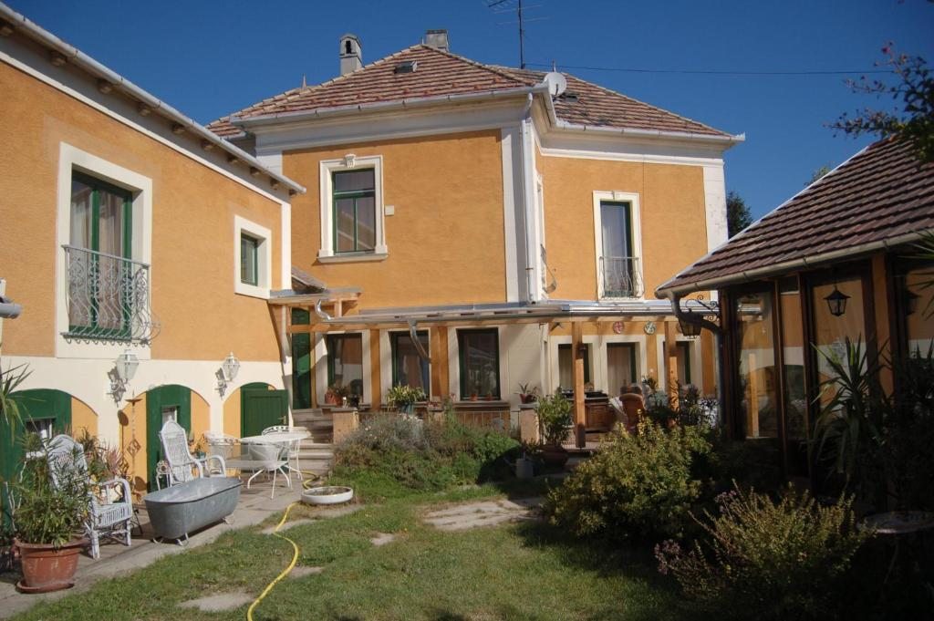 Villa Luca, Мошонмадьяровар