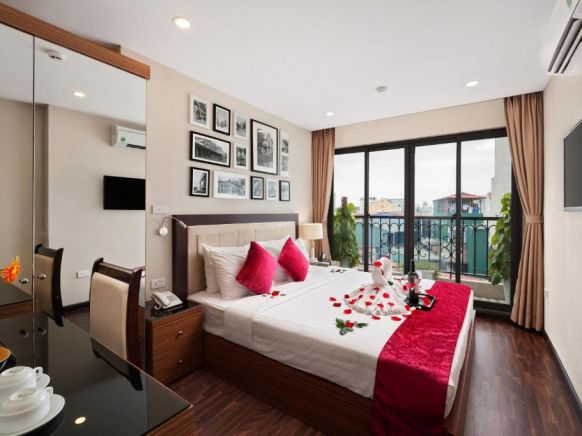 Golden Moon Suite Hotel