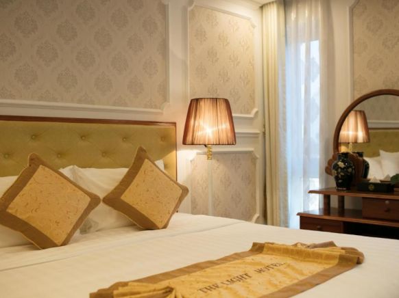 The Light Hotel, Ханой