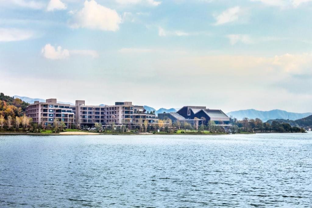 Hilton Ningbo Dongqian Lake Resort, Нинбо