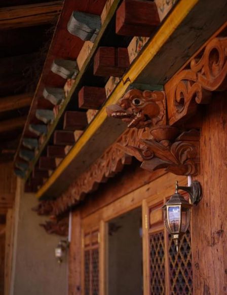 House of Waking Sunlight, Шангри-Ла (Тибет)