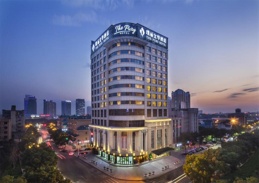 The Pury Hotel, Иу