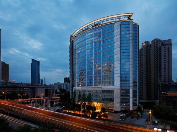 New World Wuhan Hotel, Ухань