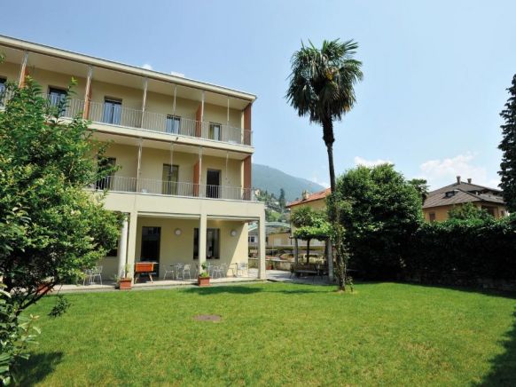 Locarno Youth Hostel, Локарно