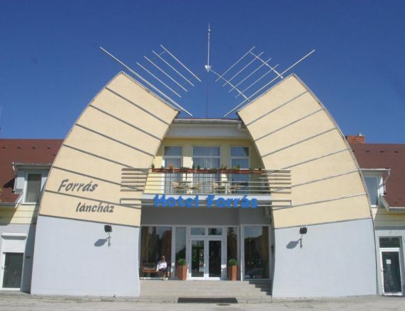 Hotel Forras, Комаром