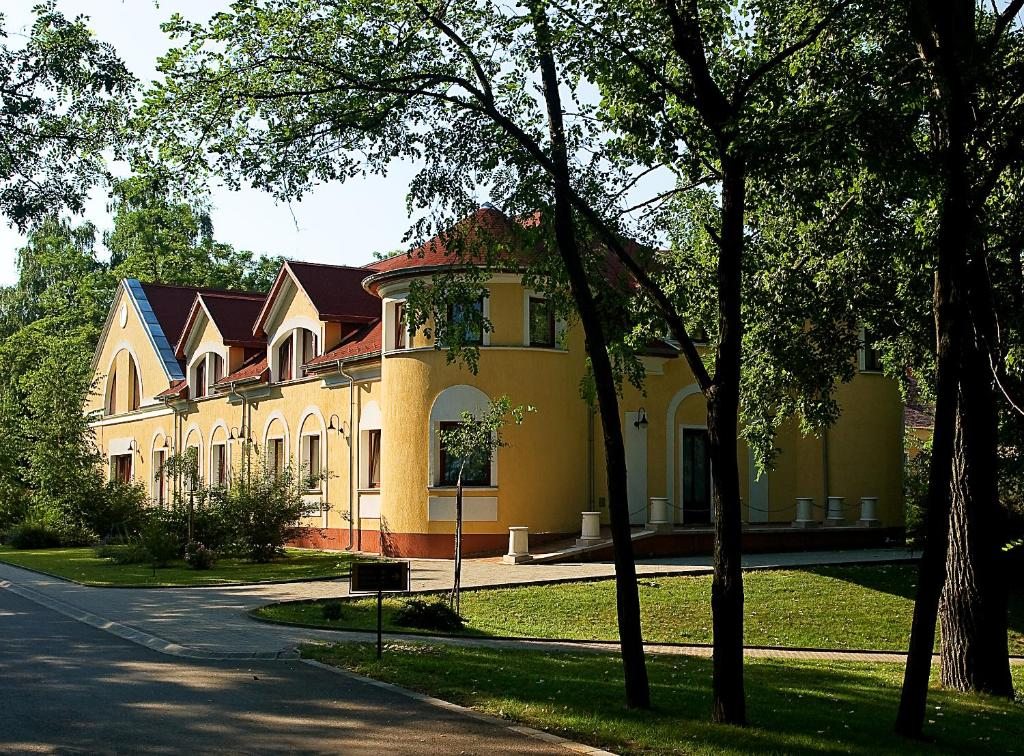 Geréby Kúria Hotel és Lovasudvar, Кечкемет