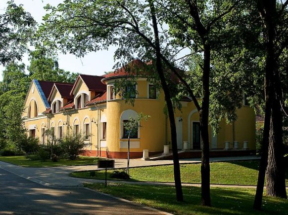 Geréby Kúria Hotel és Lovasudvar, Кечкемет