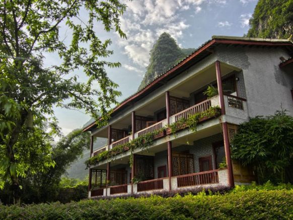 Yangshuo Mountain Retreat