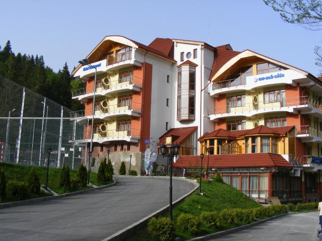 Отель Azuga Ski & Bike Resort, Азуга