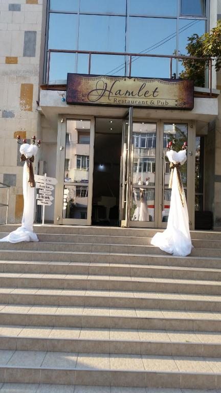Отель Hamlet Hotel, Бакэу