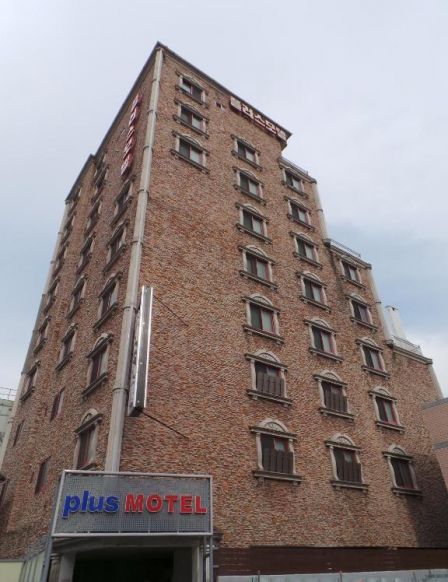 Plus Motel, Пусан