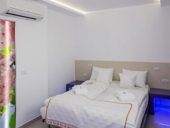 Hotel Christina Plus