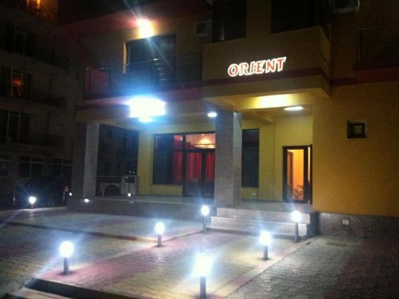 Pensiunea Orient, Мамая