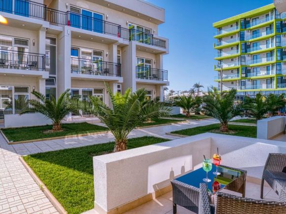 Sammos Beach Resort, Мамая