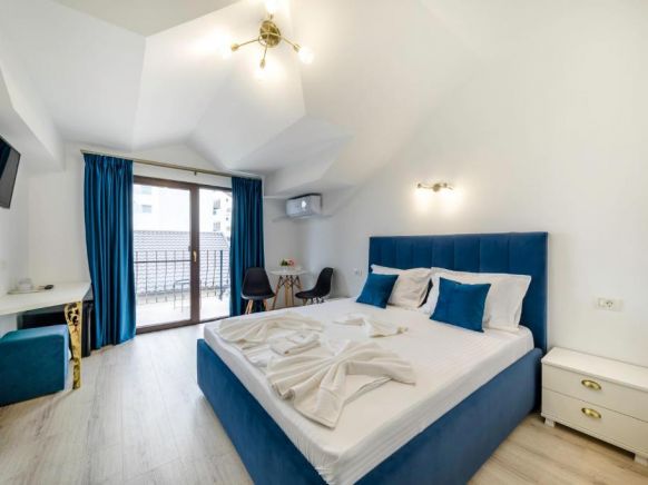 Vila Kos, Мамая