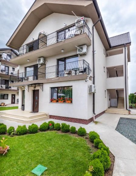 Vila Yna, Мамая