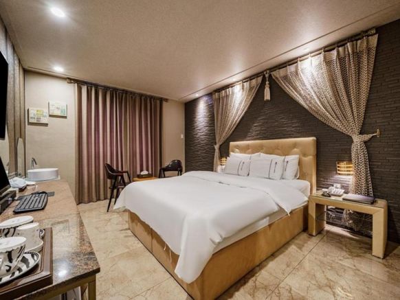 Urban Hotel
