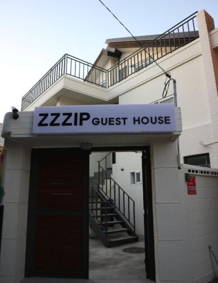 Zzzip Guesthouse in Hongdae, Сеул