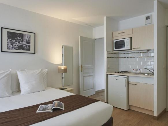 Cerise Chatou, Париж