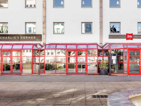 ibis Nanterre La Défense, Париж