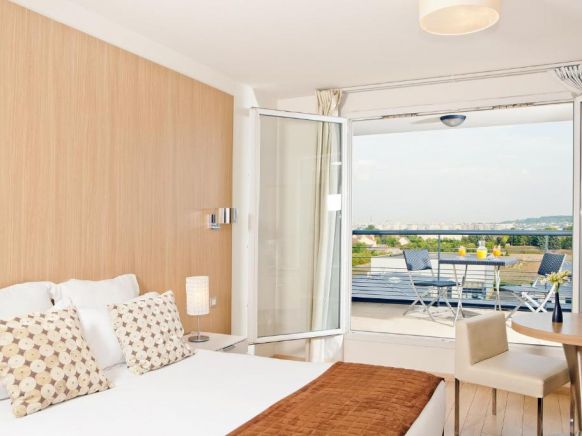 Residhome Carrières La Défense, Париж