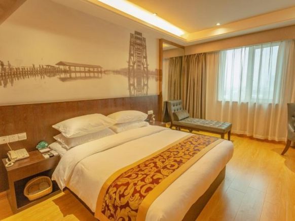 Отель GreenTree Inn Zhejiang Huzhou South Street Chaoyin Bridge Business Hotel, Хучжоу