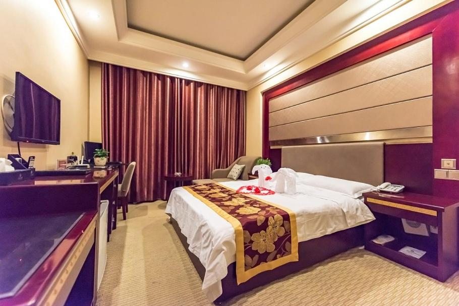 Отель Dunhuang Gold Dragon Hotel, Дуньхуан