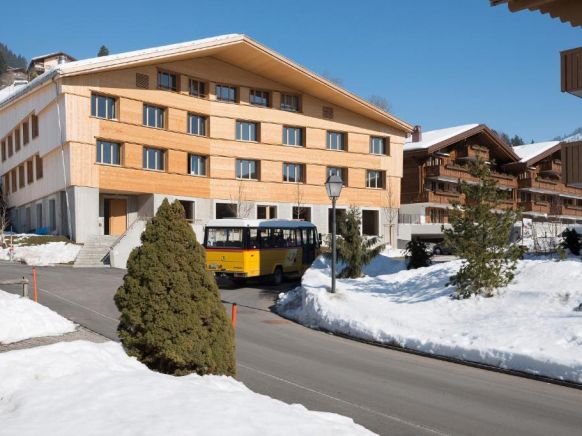 Gstaad Saanenland Youth Hostel, Гштад