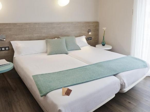 Hotel Dos Rios, Сарагоса