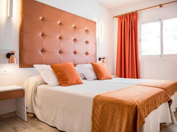 Apartamentos Oasis Sa Tanca