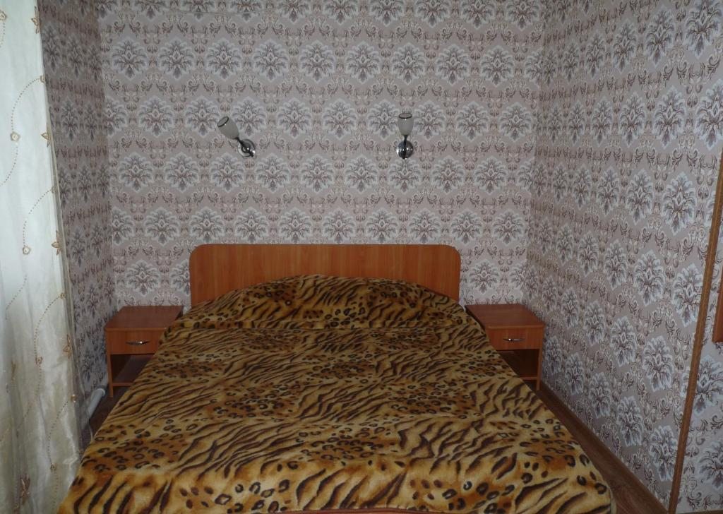 Двухместный (Небольшой двухместный номер с 1 кроватью) отеля Тутси, Новороссийск