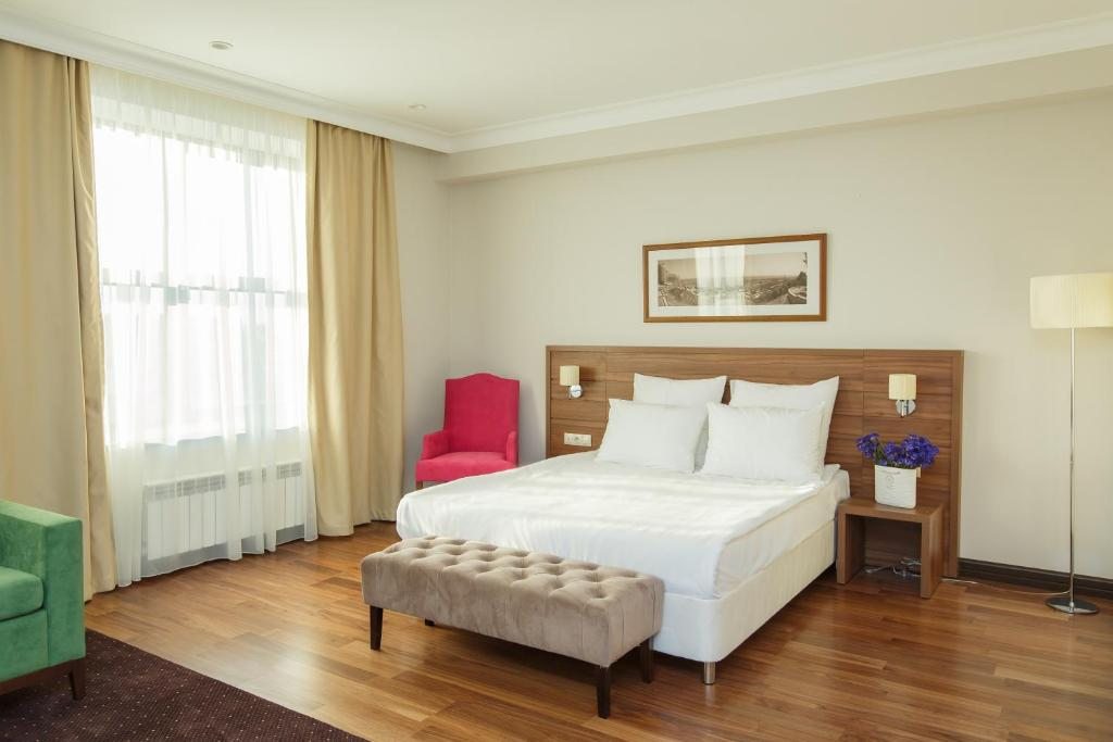 Двухместный (Комфорт+ с кроватью размера queen-size) отеля Жак, Махачкала