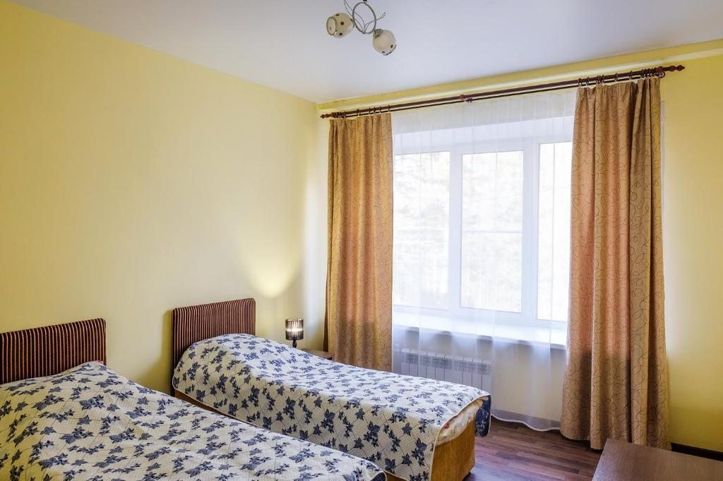 Двухместный (Двухместный номер с 2 отдельными кроватями и ванной комнатой) гостиницы Елань, Череповец