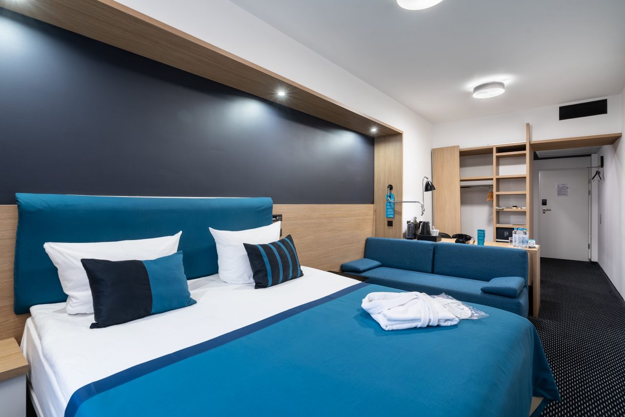 Студио (Семейный номер с кроватью KingSize и диваном), Отель Бонотель